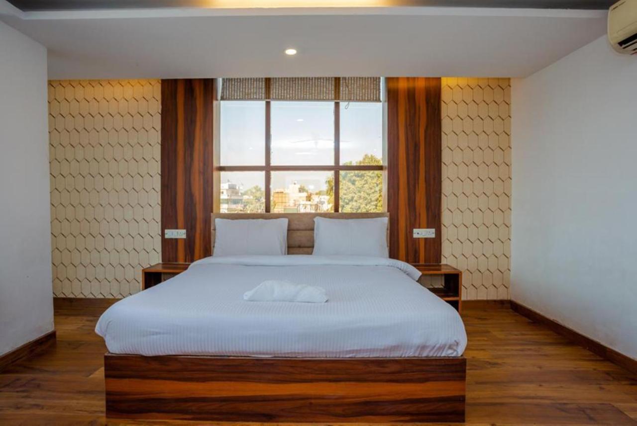 Hotel Doon Dehradun Exteriör bild