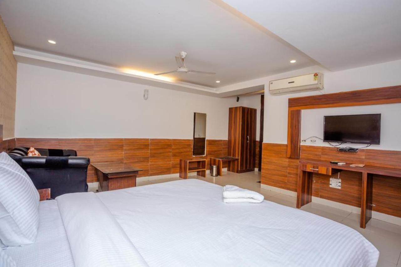 Hotel Doon Dehradun Exteriör bild