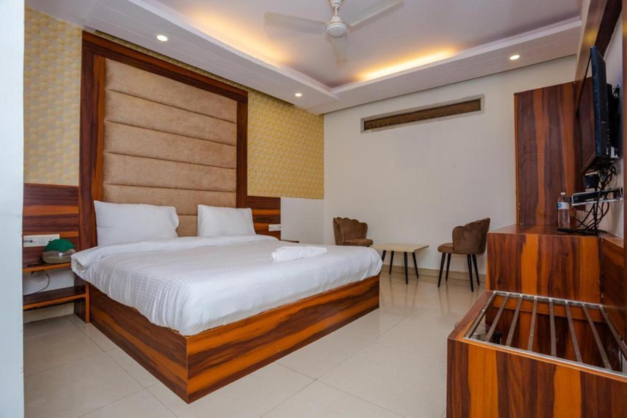 Hotel Doon Dehradun Exteriör bild