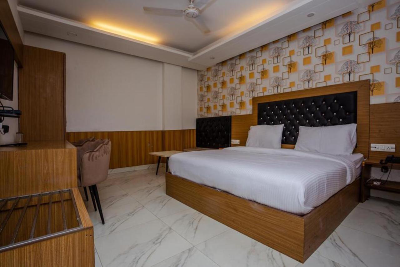Hotel Doon Dehradun Exteriör bild